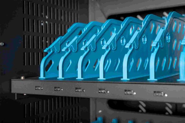 DIGITUS Mobilní nabíjecí skříňka pro notebooky / tablety do 15,6”, synchronizace dat, UV-C Osvětlení-Sterilizace